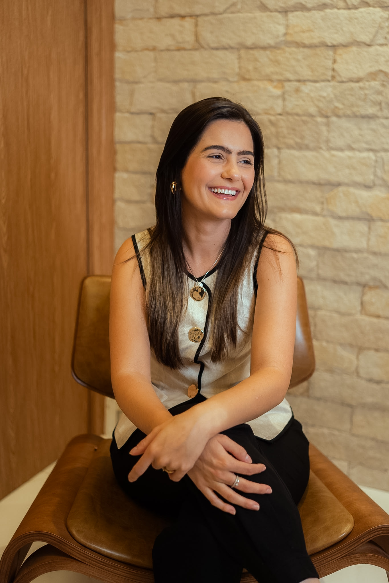 Dra. Fernanda Jordão sorrindo